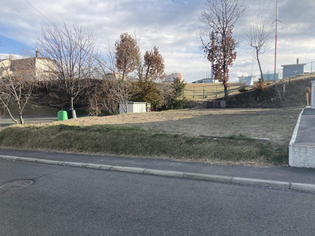 【商談開始のお知らせ】緑ヶ丘2丁目5番　土地　600万円にお申込みがありました。