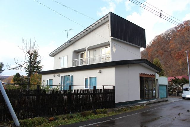 【商談開始のお知らせ】留辺蘂町元町72番　戸建て　500万円にお申込みがありました。