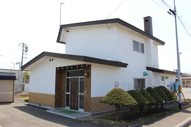 【商談開始のお知らせ】とん田西町215番　収益戸建て　580万円にお申込みがありました。