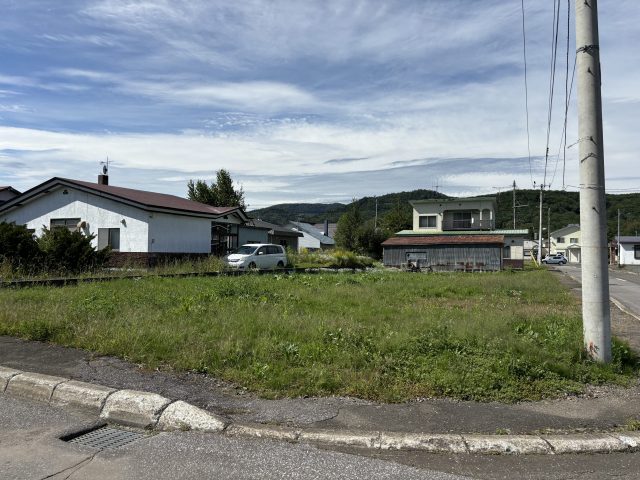 【新着物件のお知らせ】留辺蘂町温根湯温泉67番 土地　80万円が売出しになりました。